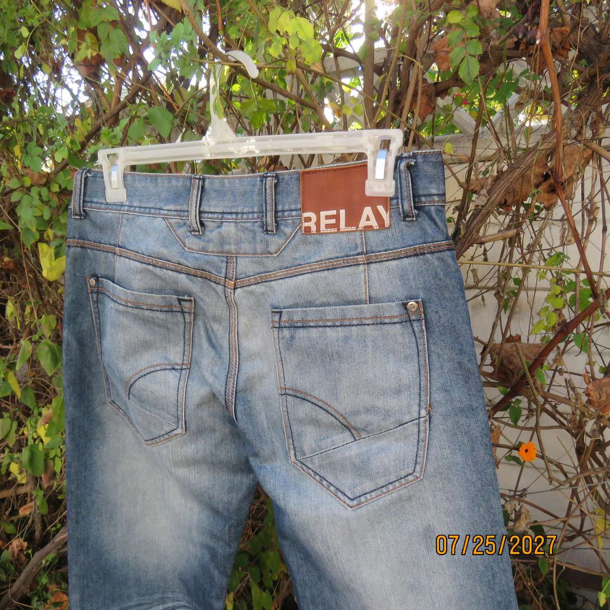 RELAY blue denim men's modern jeans in 100% cotton. Size 34. As new