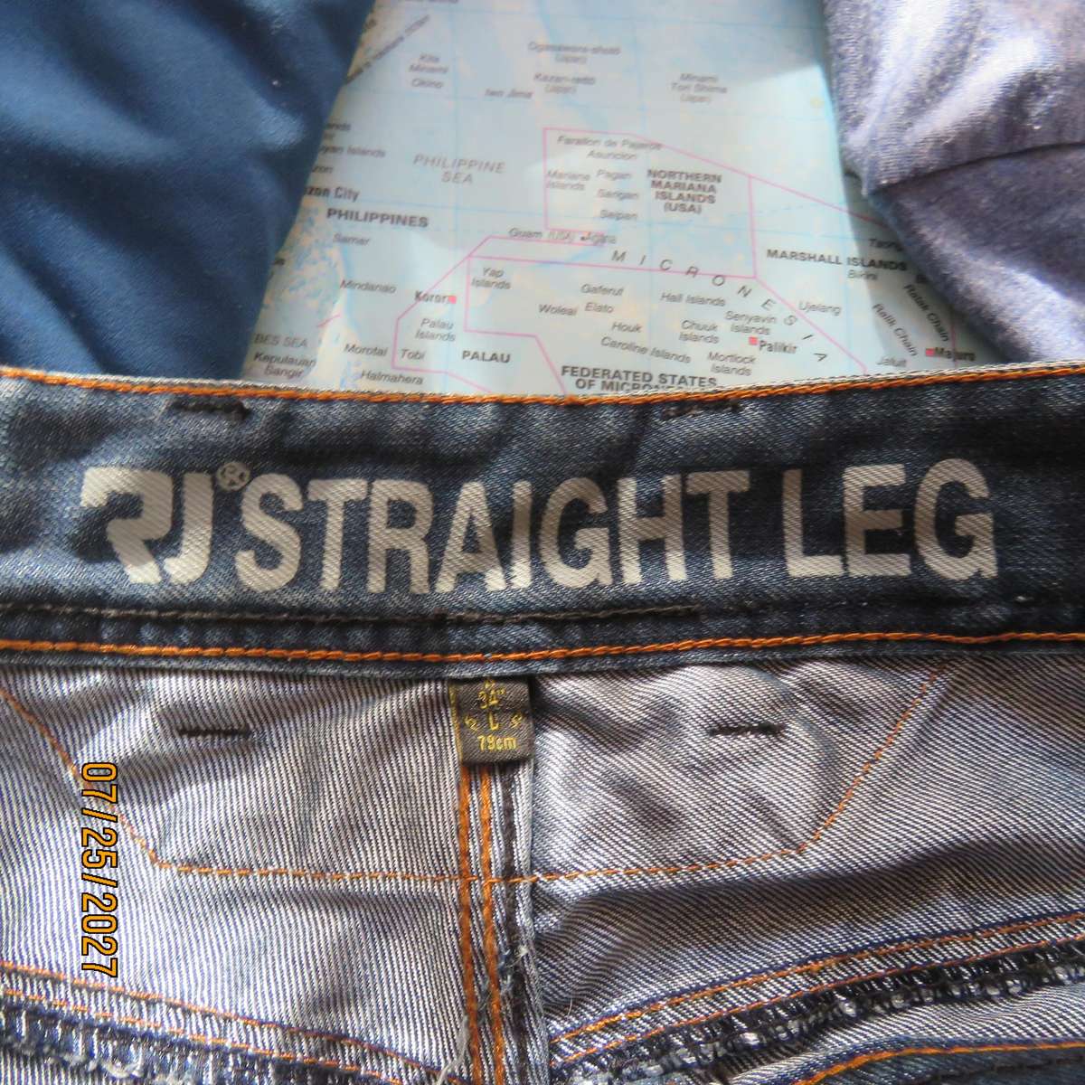 RELAY blue denim men's modern jeans in 100% cotton. Size 34. As new