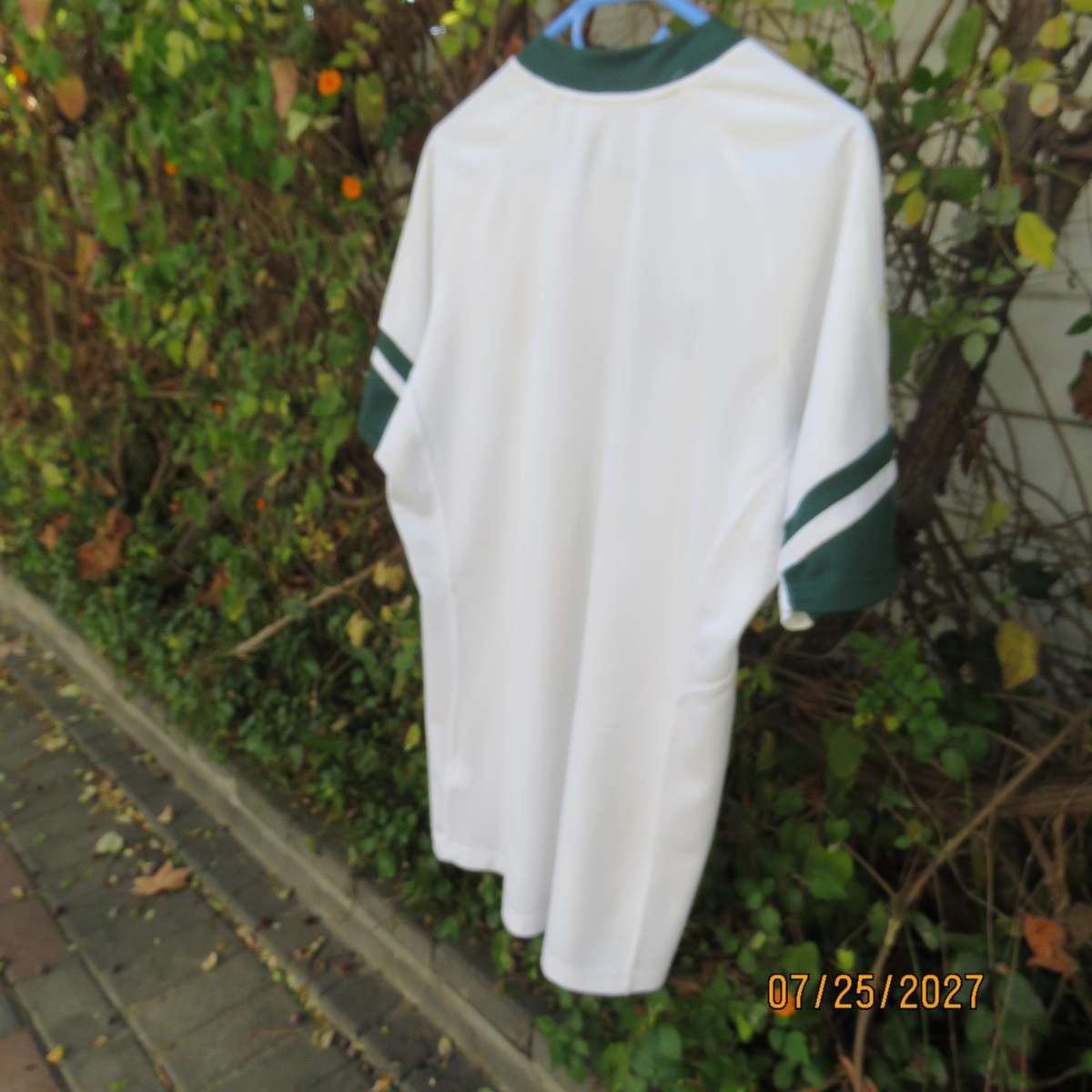 ASICS white SA Rugby stretch polyester top. With dark green-protea badge. Size Med