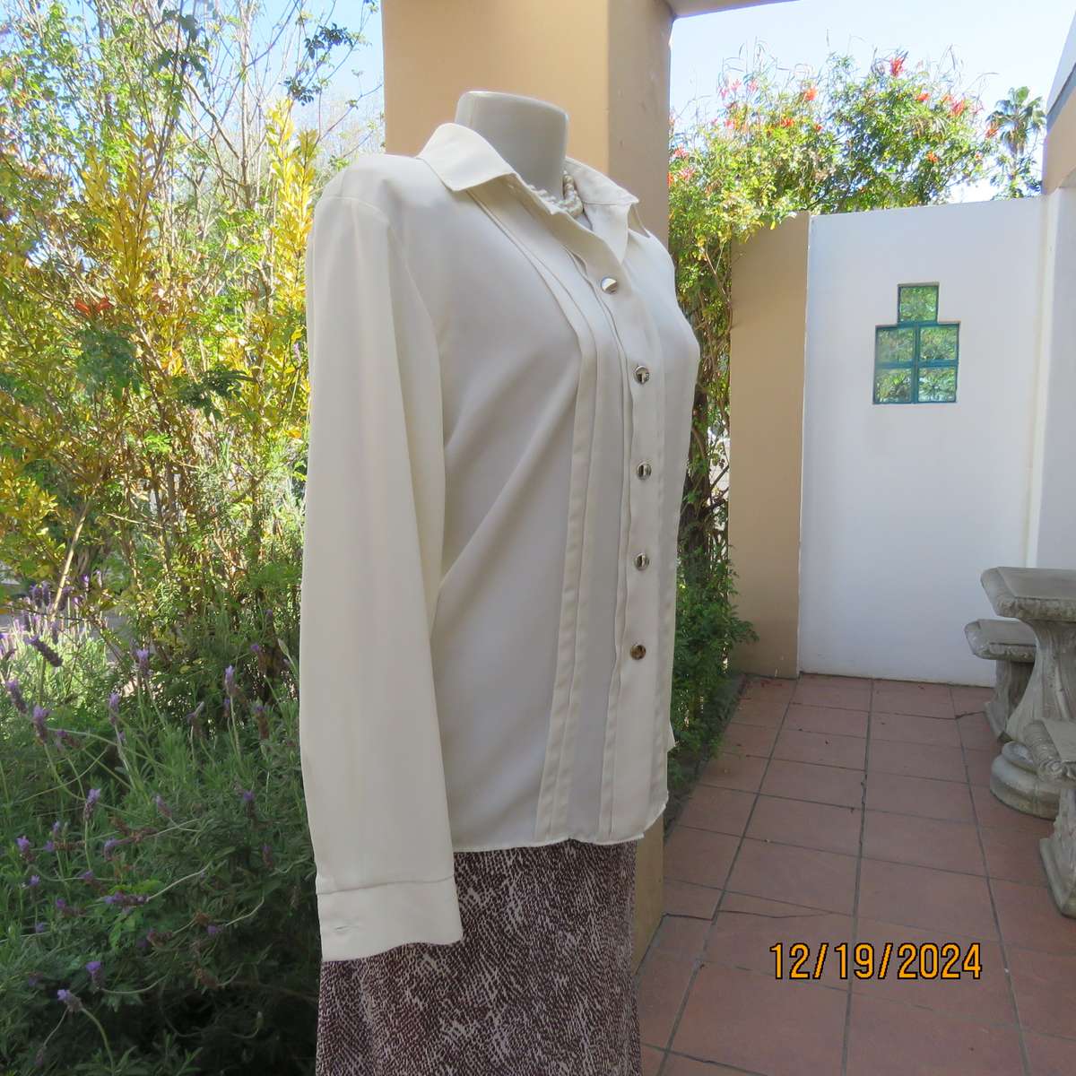 Elegant soft cream long cuffed sleeve top. Button down/shirt collar.Decorative tucked seams. Size 36
