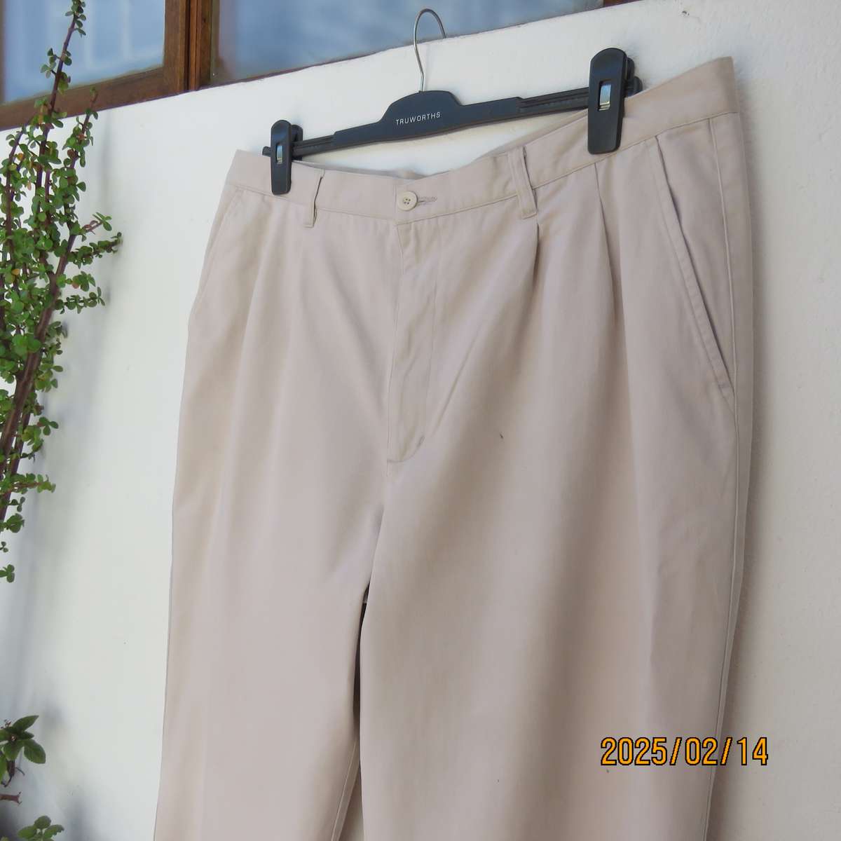PRO SPIRIT 100% cotton light beige pants. Pleats on front. Size 36. Leg tapering. As new condition.