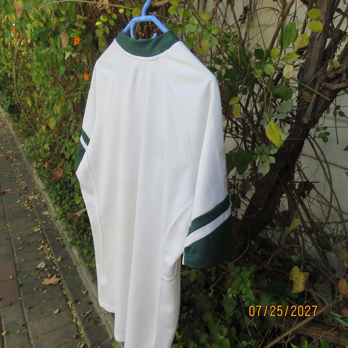 ASICS white SA Rugby stretch polyester top. With dark green-protea badge. Size Med