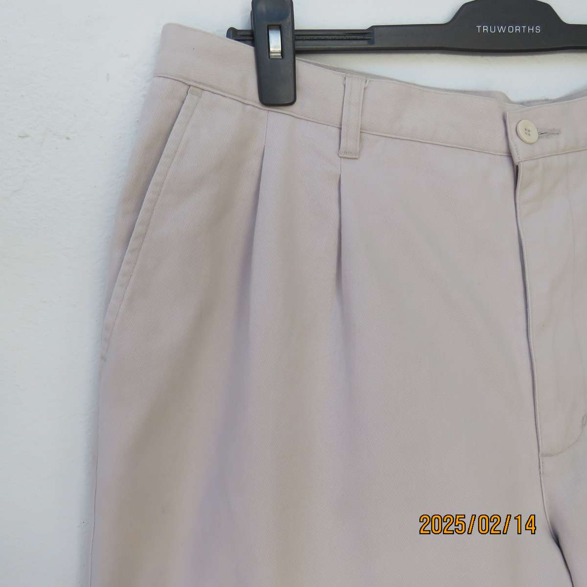 PRO SPIRIT 100% cotton light beige pants. Pleats on front. Size 36. Leg tapering. As new condition.
