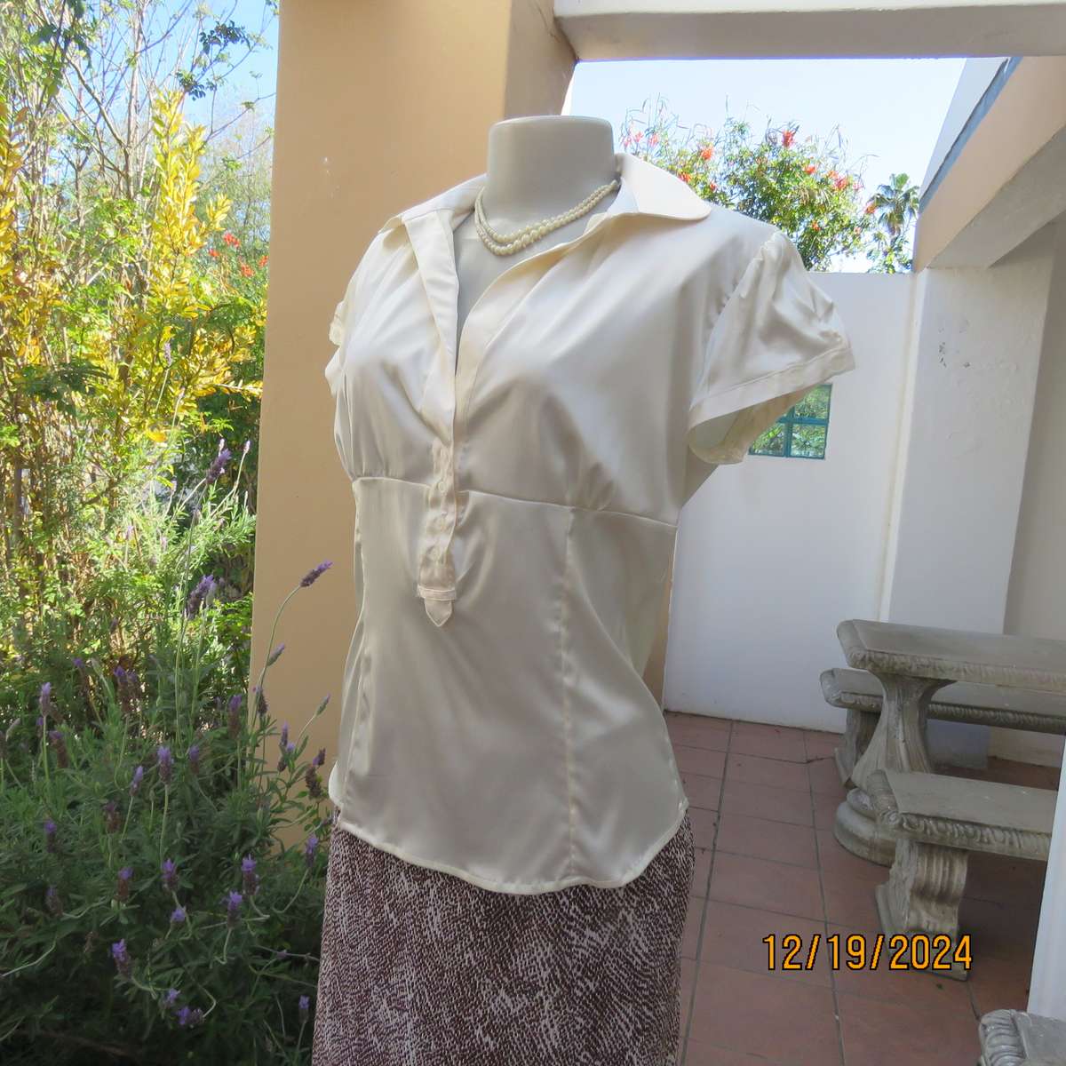 ZARA rich cream empire capped sleeve top. Polyester stretch. Size 36.