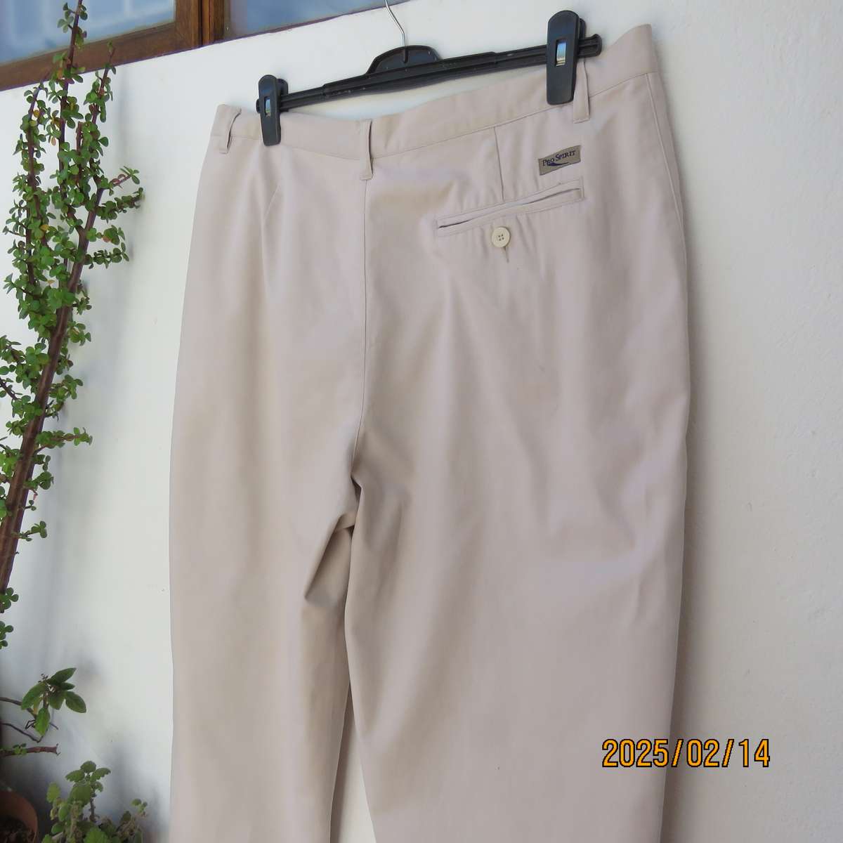 PRO SPIRIT 100% cotton light beige pants. Pleats on front. Size 36. Leg tapering. As new condition.