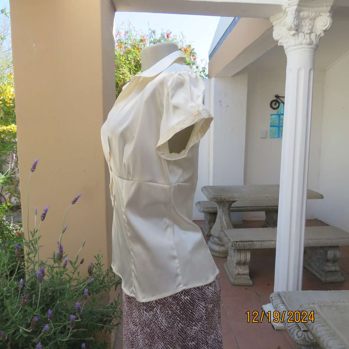 ZARA rich cream empire capped sleeve top. Polyester stretch. Size 36.