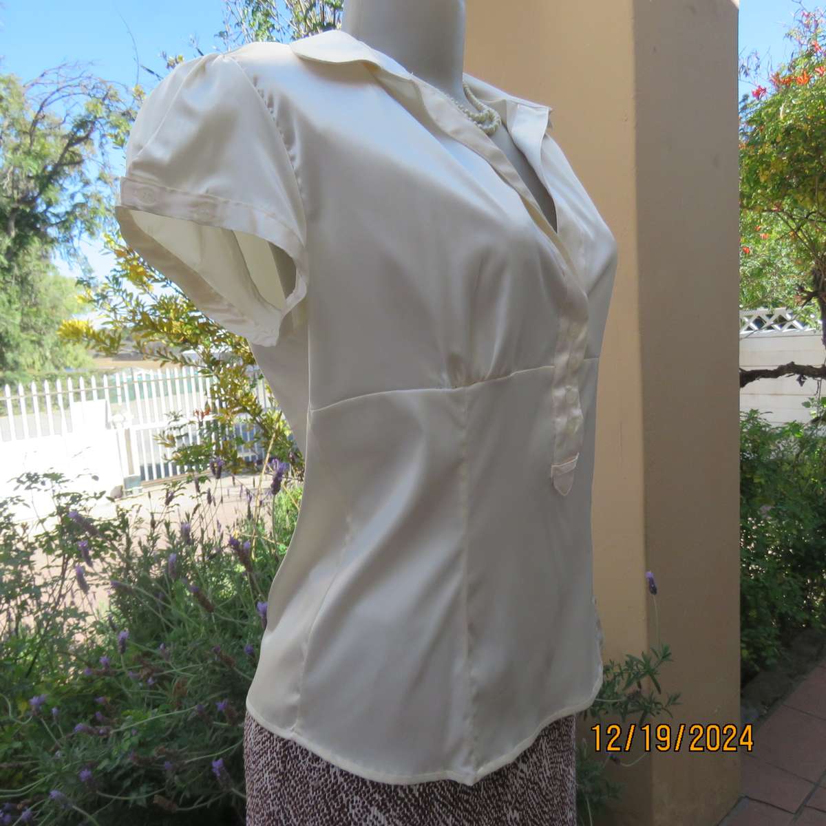 ZARA rich cream empire capped sleeve top. Polyester stretch. Size 36.