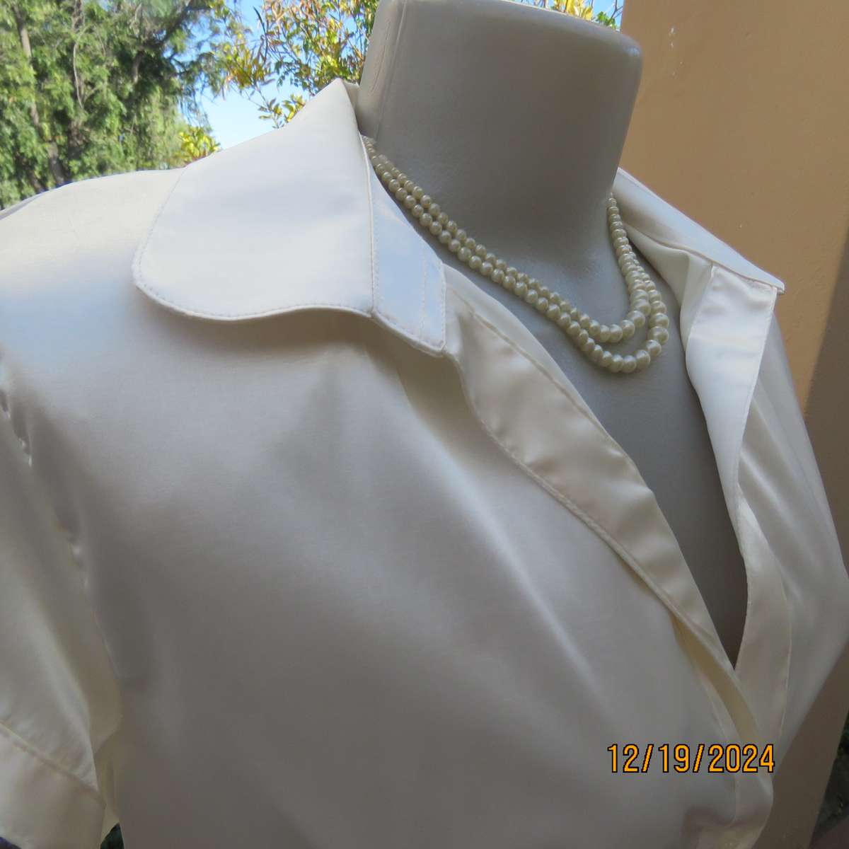 ZARA rich cream empire capped sleeve top. Polyester stretch. Size 36.
