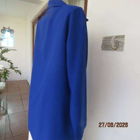 Royal blue long sleeve elegant jacket with 4 button closure, open collar & 2 pockets, size 40