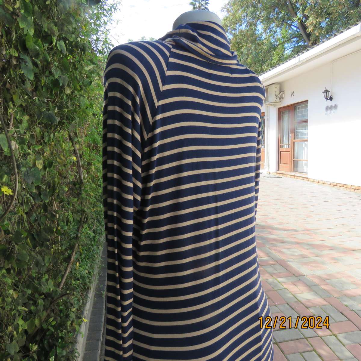 ZARA Basic long raglan sleeve stretch viscose T Shirt size 40 from Portugal.Navy/gold colour stripes