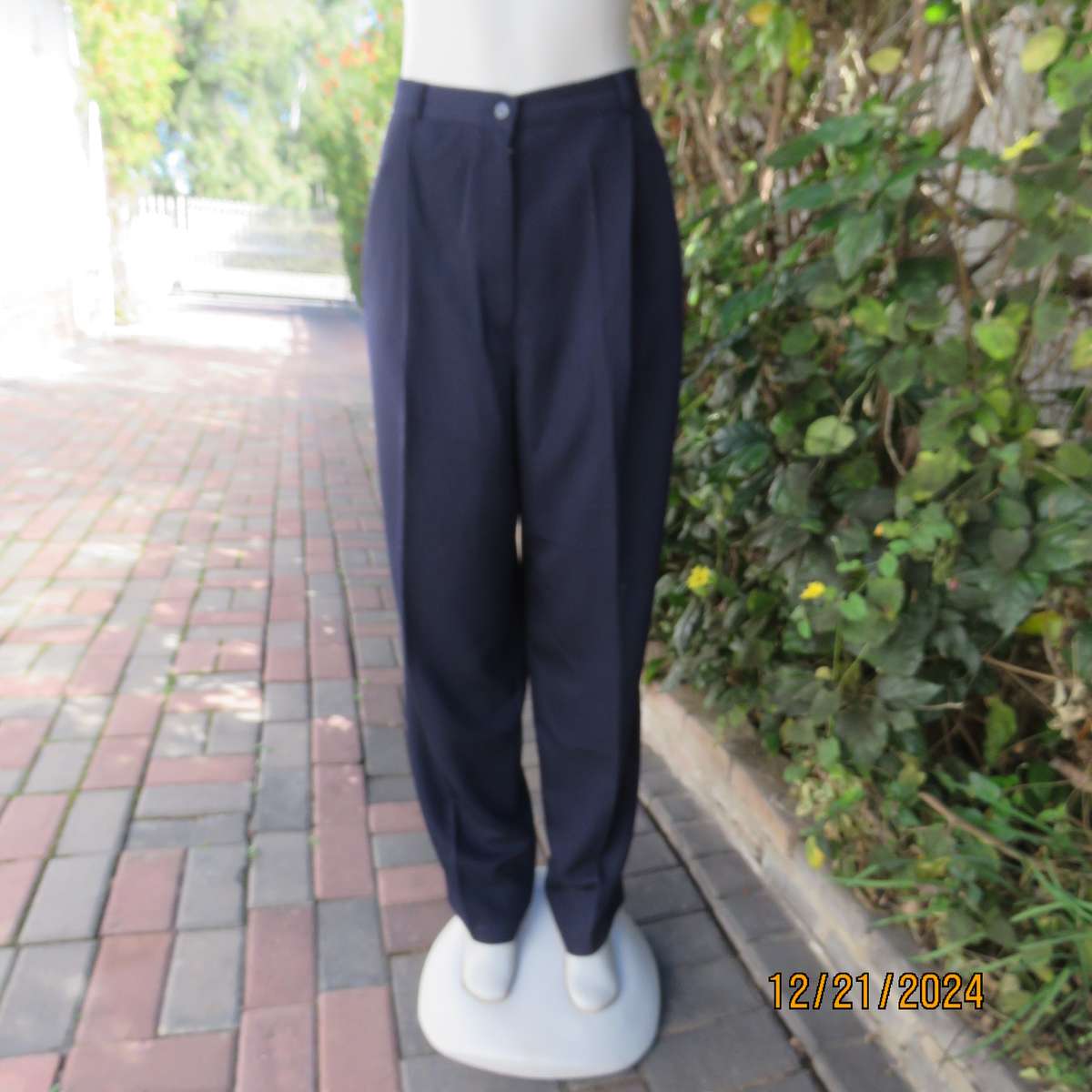 Classic navy poly/viscose dress pants with pleats on front.Size 40. Straight tapered legs.WOOLWORTHS