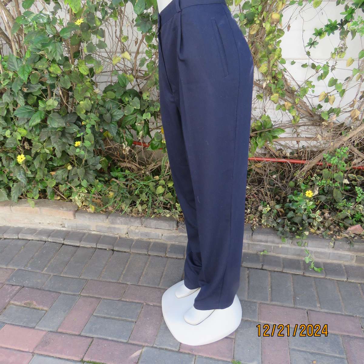 Classic navy poly/viscose dress pants with pleats on front.Size 40. Straight tapered legs.WOOLWORTHS