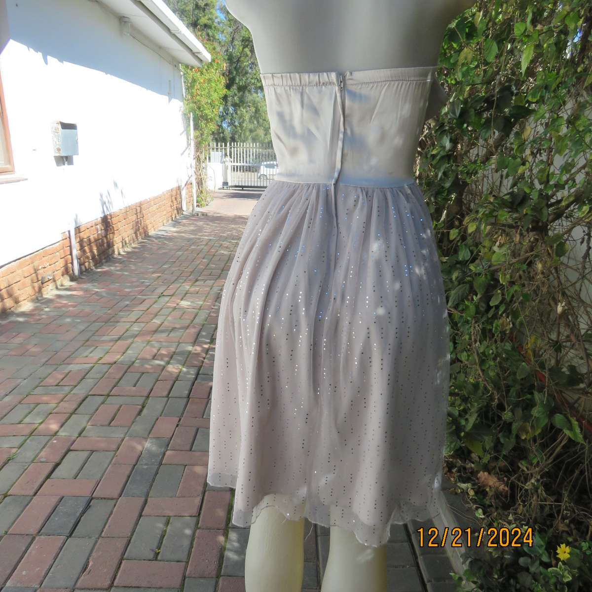 Evening dress in ivory pearl. Strapless poly /satin stretch bodice.Netting/sequin bottom. Size 38.