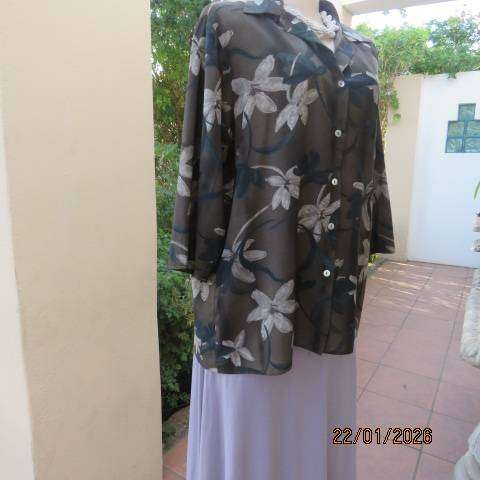 TAHLIA CLAIRE seaweed green with grey-teal floral print button down top. Size 40