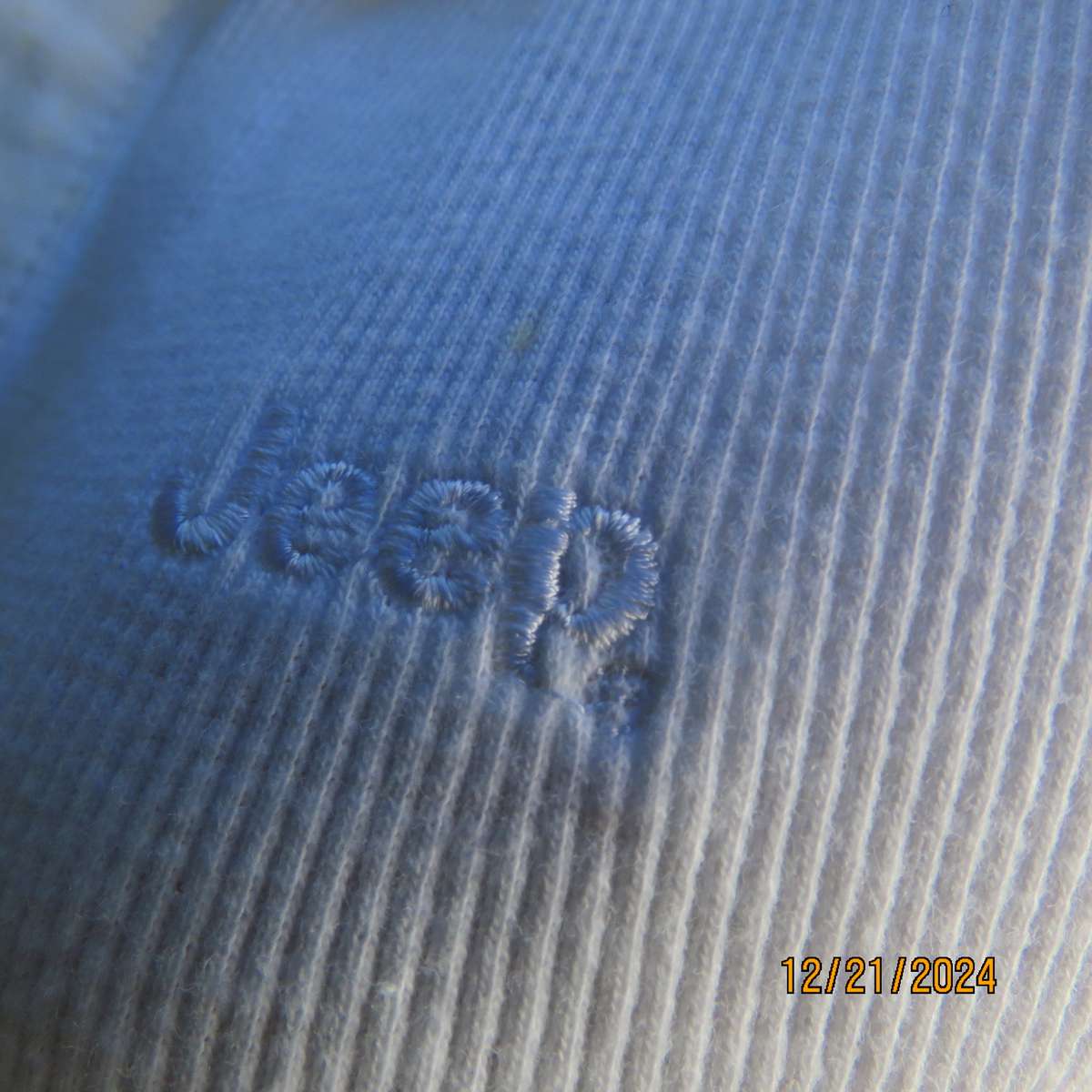 High quality white JEEP Top with Banded V neck and collar. Size 38. Capped sleeves. New cond.