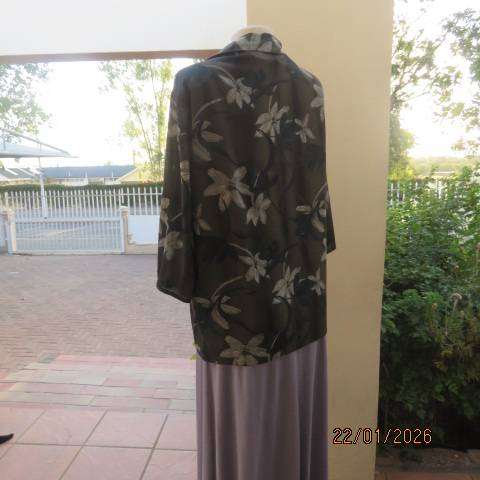 TAHLIA CLAIRE seaweed green with grey-teal floral print button down top. Size 40