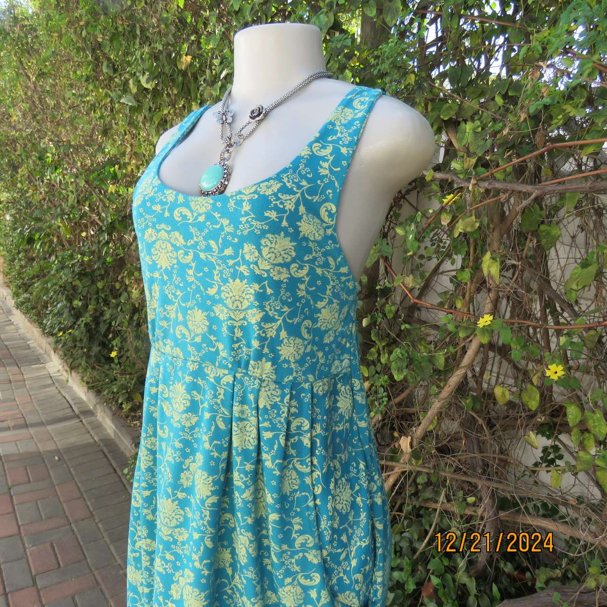 Cute mini dress in jade with gold colour baroque pattern. Deep side pockets. Size 36.Cotton.