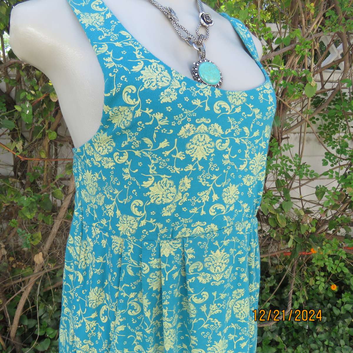 Cute mini dress in jade with gold colour baroque pattern. Deep side pockets. Size 36.Cotton.