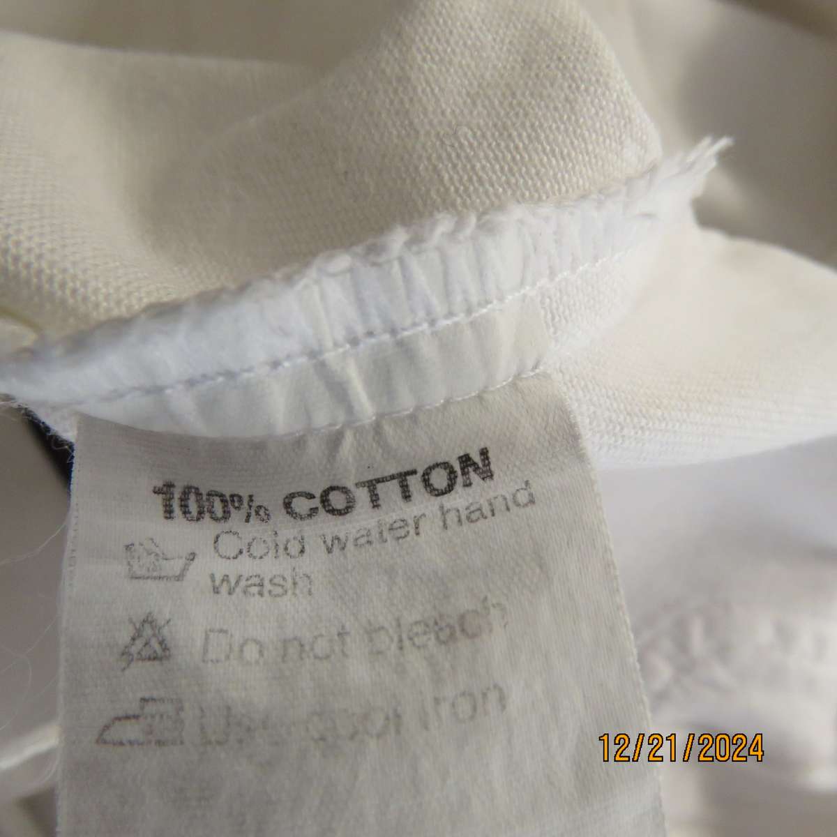 Snow white cotton fold over OBR sleeveless V front with collar top. Size 32 to 34.Brand new cond