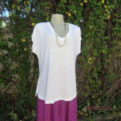 Woolworths white V-neck slip-over viscose-cotton top with tiny cut-on sleeves size 40