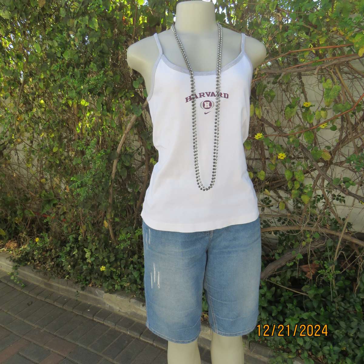 NIKE strappy top in white/silvergrey with HARVARD logo. Size 38. 100% cotton. Brand new cond.