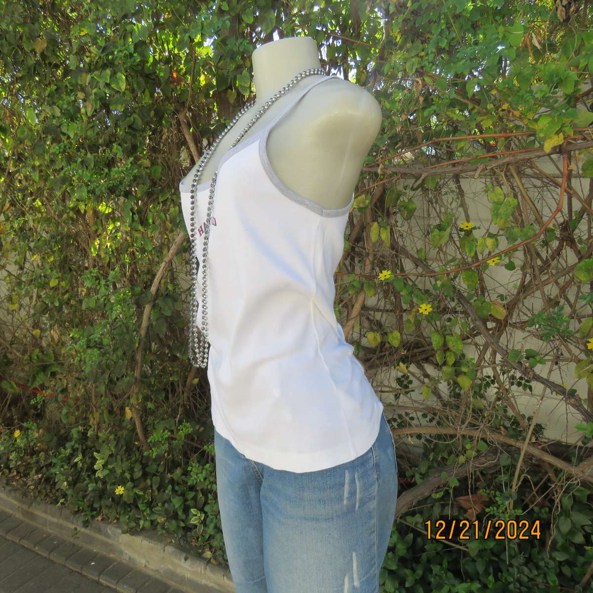 NIKE strappy top in white/silvergrey with HARVARD logo. Size 38. 100% cotton. Brand new cond.