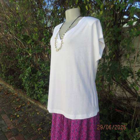 Woolworths white V-neck slip-over viscose-cotton top with tiny cut-on sleeves size 40