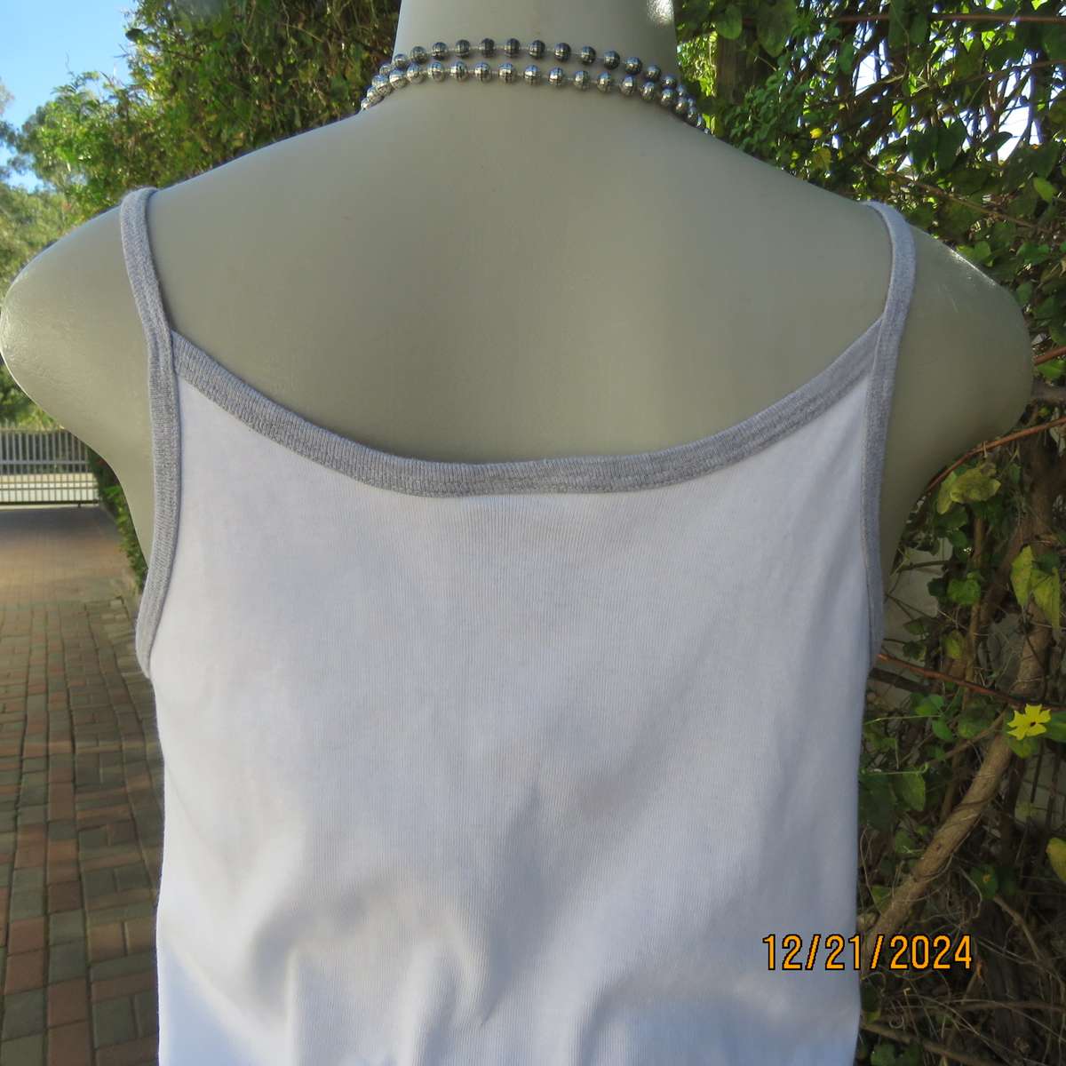 NIKE strappy top in white/silvergrey with HARVARD logo. Size 38. 100% cotton. Brand new cond.