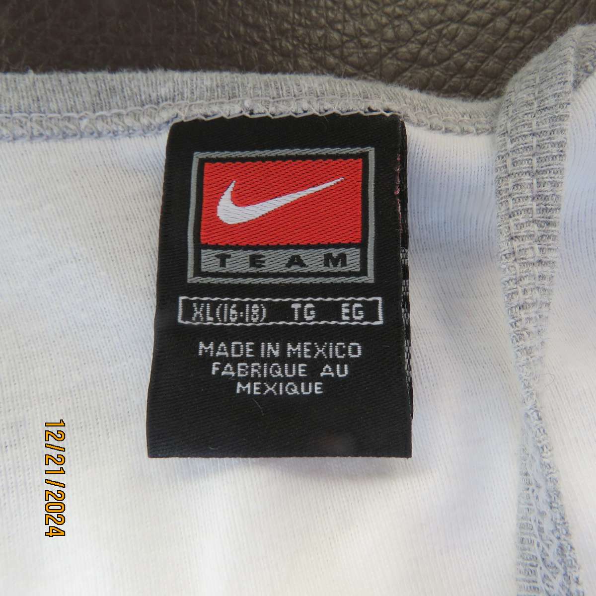 NIKE strappy top in white/silvergrey with HARVARD logo. Size 38. 100% cotton. Brand new cond.