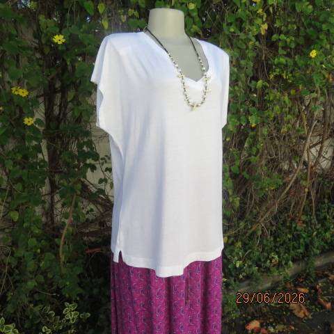 Woolworths white V-neck slip-over viscose-cotton top with tiny cut-on sleeves size 40