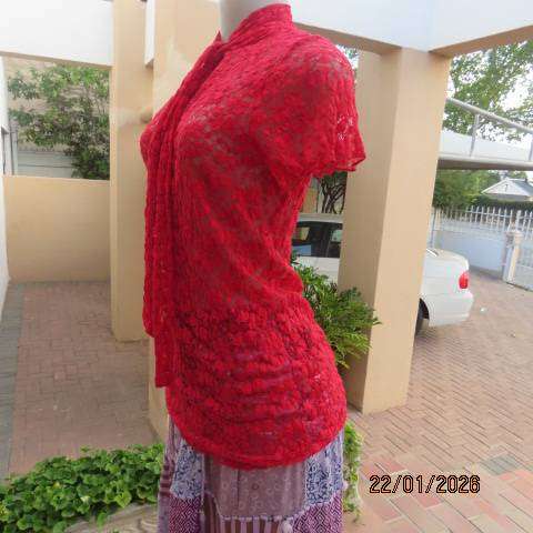 EXACT red long lace slip over top in cotton-nylon stretch. capped sleeves. Size 38