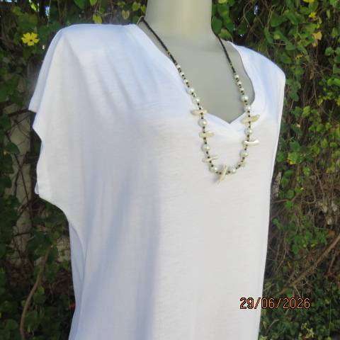 Woolworths white V-neck slip-over viscose-cotton top with tiny cut-on sleeves size 40