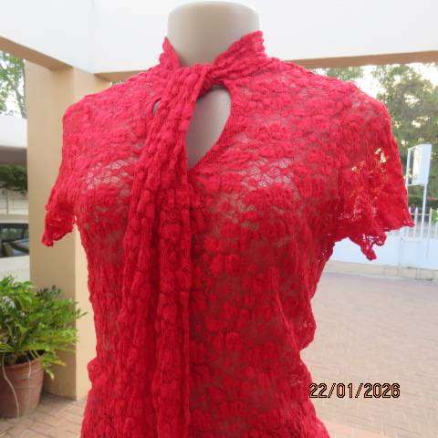 EXACT red long lace slip over top in cotton-nylon stretch. capped sleeves. Size 38