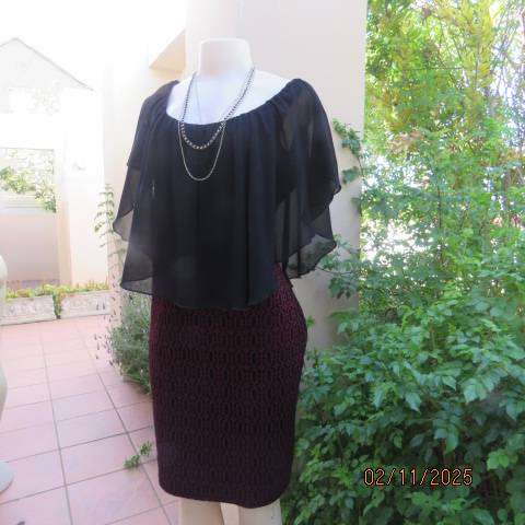 Maroon stretch polyester- black velvet graphic print shift dress. Wide black collar overlay. Size 38