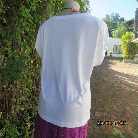 Woolworths white V-neck slip-over viscose-cotton top with tiny cut-on sleeves size 40