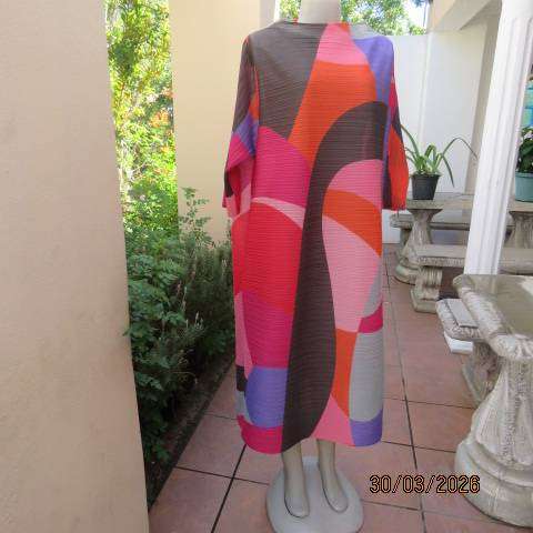 U-STAR colour blocked pleated dress with boat neckline, polyester, size 46-48