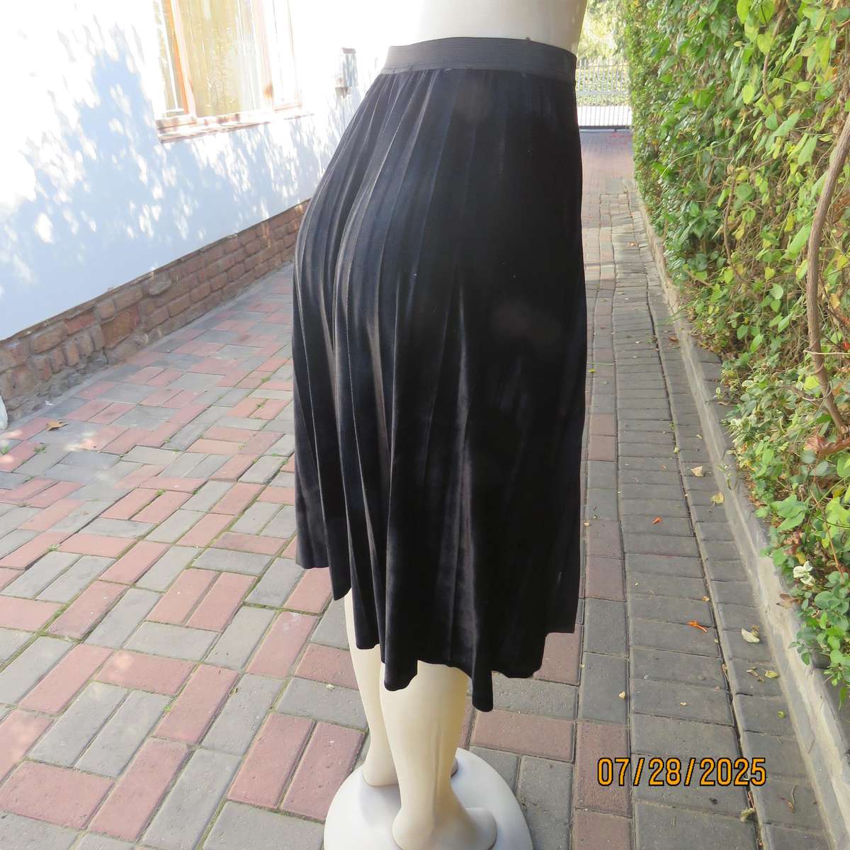 Black permanent pleated flare stretch polyester velour size 32 skirt. Elastic waist.