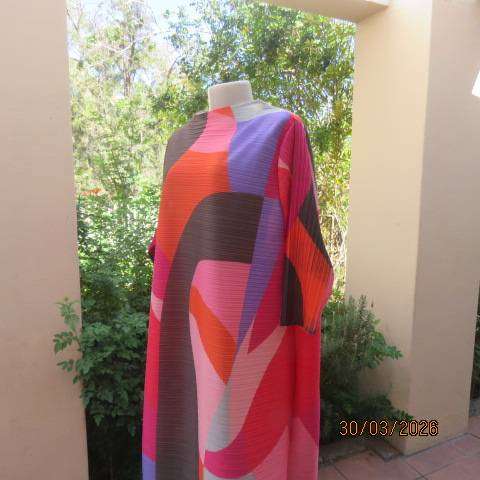 U-STAR colour blocked pleated dress with boat neckline, polyester, size 46-48