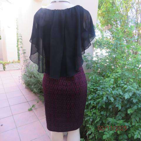 Maroon stretch polyester- black velvet graphic print shift dress. Wide black collar overlay. Size 38