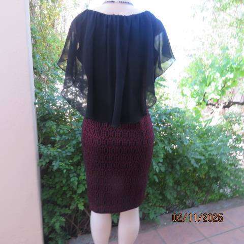 Maroon stretch polyester- black velvet graphic print shift dress. Wide black collar overlay. Size 38