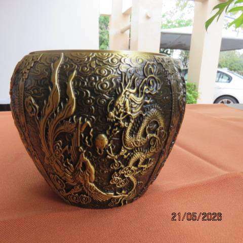 Chinese bronze cannister handcrafted decorative ornament 8cm diameter 9cm height