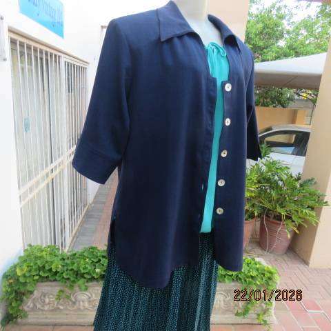 Y.O. Designer navy short sleeve button down jacket with collar and slits. Size 44