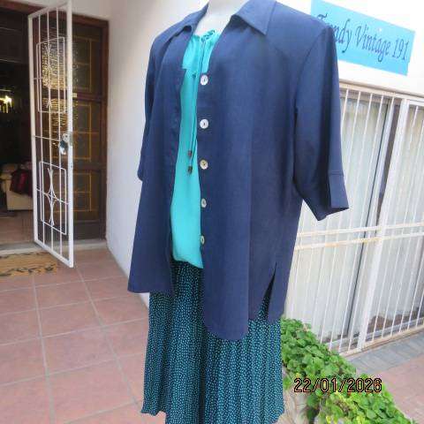 Y.O. Designer navy short sleeve button down jacket with collar and slits. Size 44