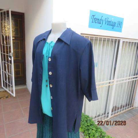 Y.O. Designer navy short sleeve button down jacket with collar and slits. Size 44
