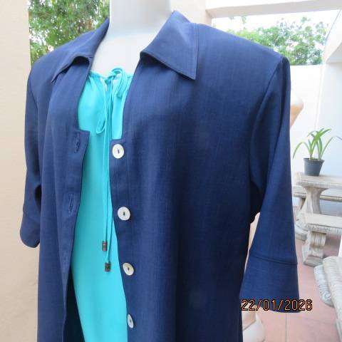 Y.O. Designer navy short sleeve button down jacket with collar and slits. Size 44