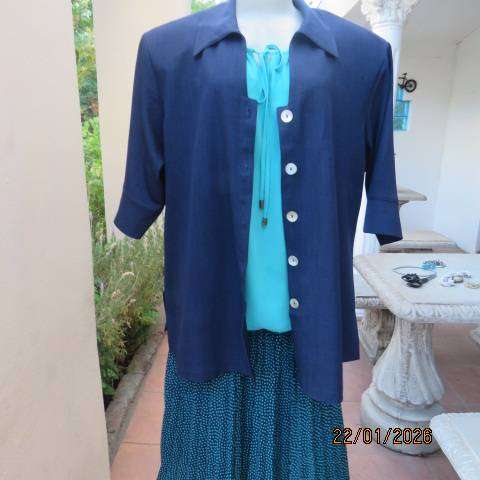 Y.O. Designer navy short sleeve button down jacket with collar and slits. Size 44
