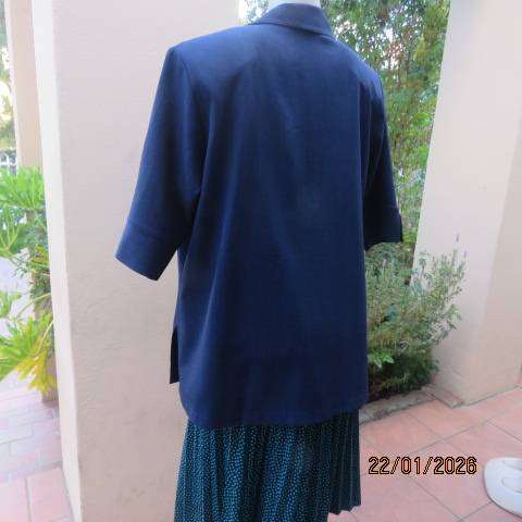 Y.O. Designer navy short sleeve button down jacket with collar and slits. Size 44