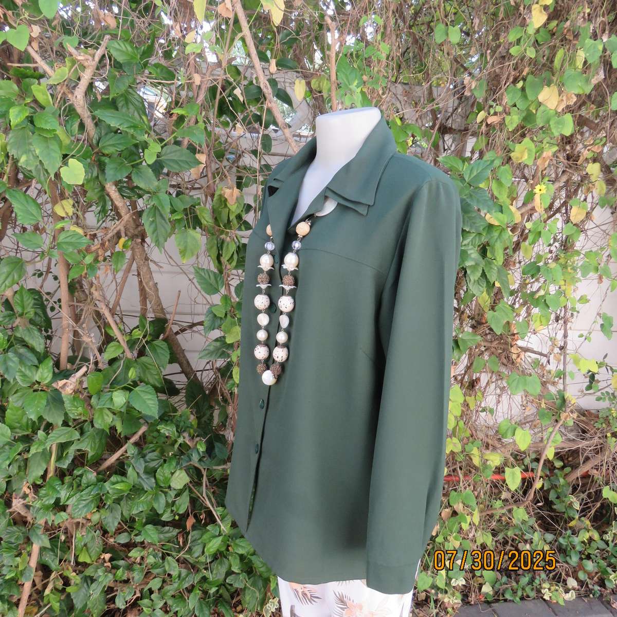 Pine green long cuffed sleeve crepe polyester button down size 42 top. Double collar