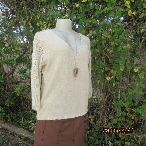Woolworths beige acrylic-nylon knit V-neck slip-over top with lace pattern sleeves, size 36