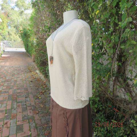 Woolworths beige acrylic-nylon knit V-neck slip-over top with lace pattern sleeves, size 36